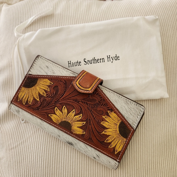 Avery By Southern Haute Brown and White Cowhide Purse with Sunflower Design - Picture 6 of 13